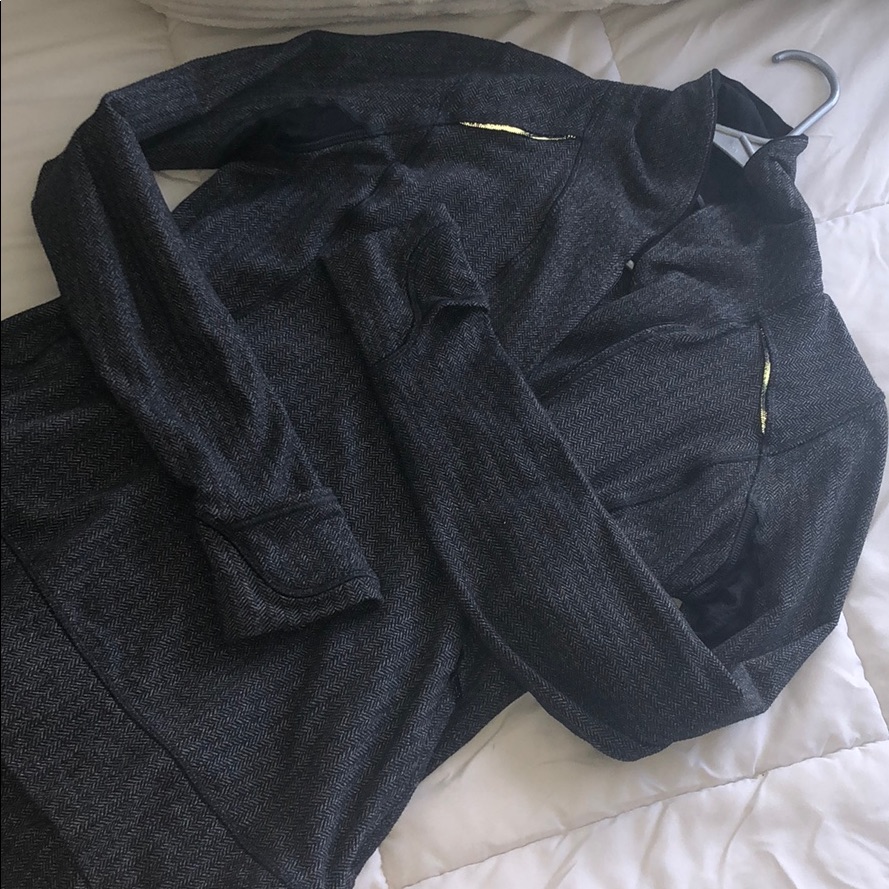 Lululemon Pullover Size 8